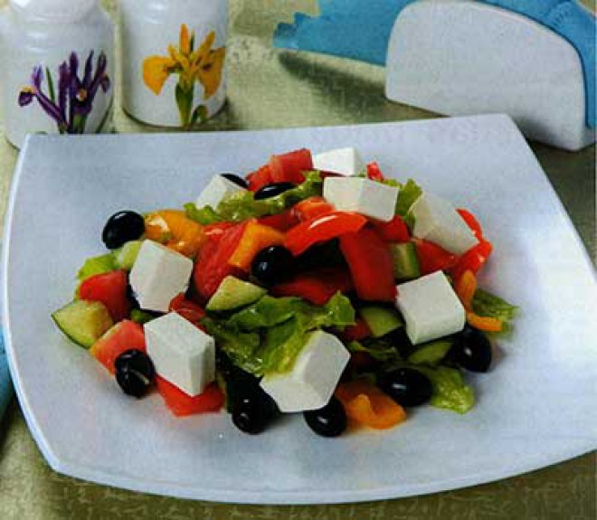 Греческий салат с заправкой
